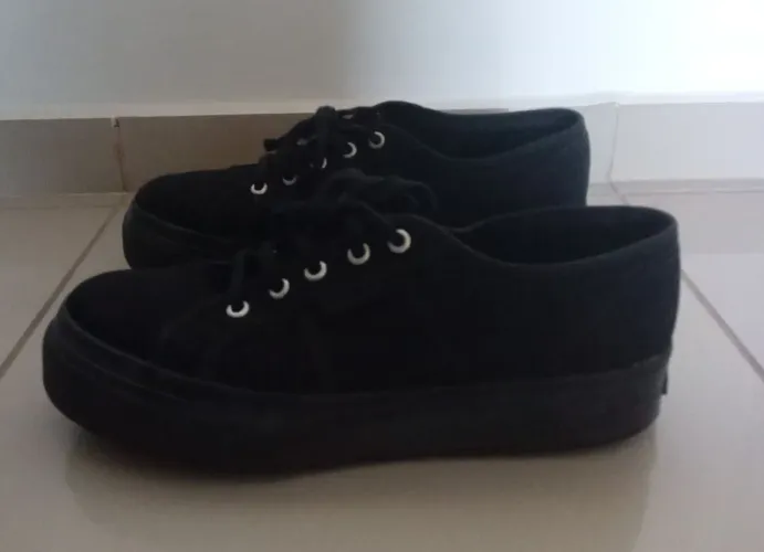 Tênis da gringa casual Superga plataforma preto