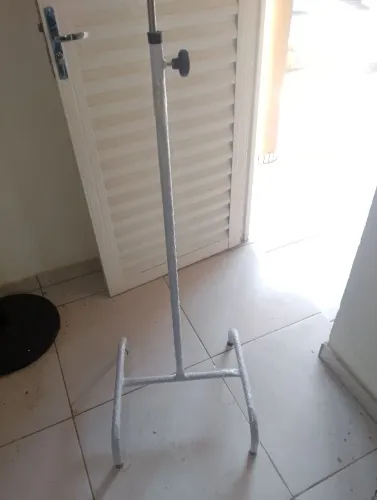 Suporte para soro hospitalar casa