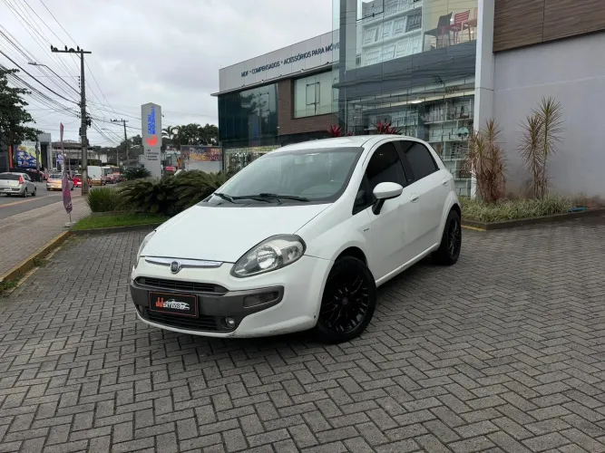 Fiat Punto Essence 1.6 Flex 16V 5P 2014