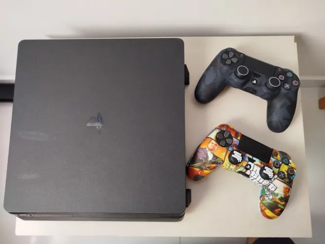 Playstation 4 slim 1tb + 2 controles origina + 5 jogos digital