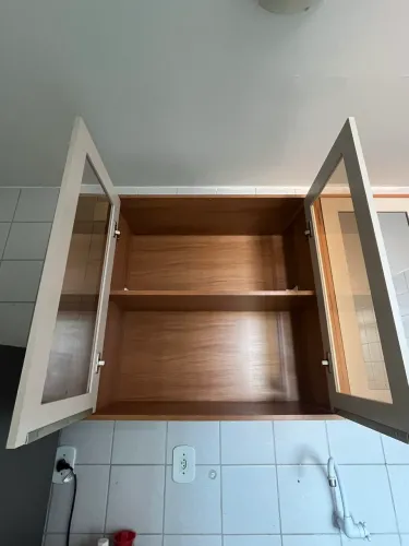 Armário de cozinha semi novo, em perfeito estado, medindo 80 cm de comprimento