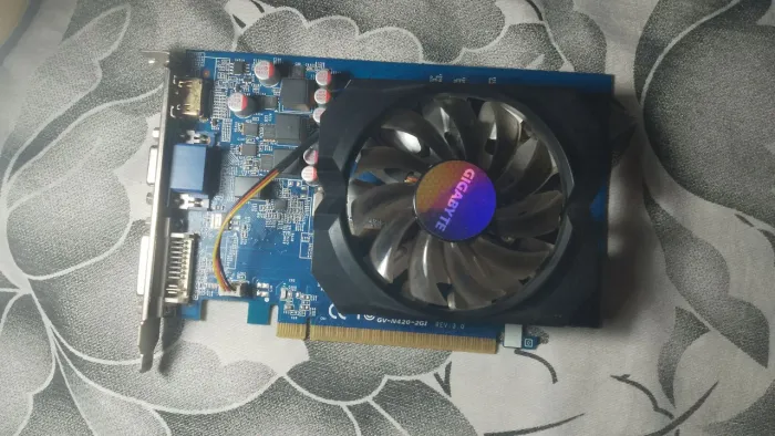 Placa de vídeo Gigabyte GeForce GT 420 de 2GB DDr3 (Na Caixa Original)