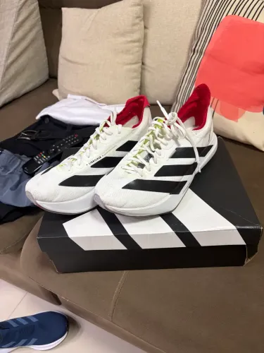 Tênis semi novo em perfeito estado 