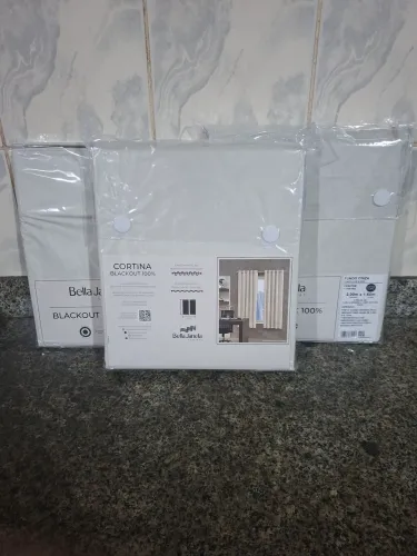 V/Três Cortinas Fundo Cinza Blackout 100%