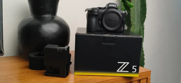 Nikon Z5 - 5 Mil cliques (novíssima)