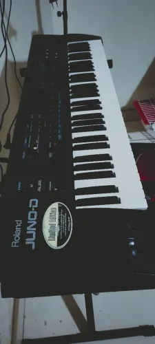 Teclado Roland Juno D