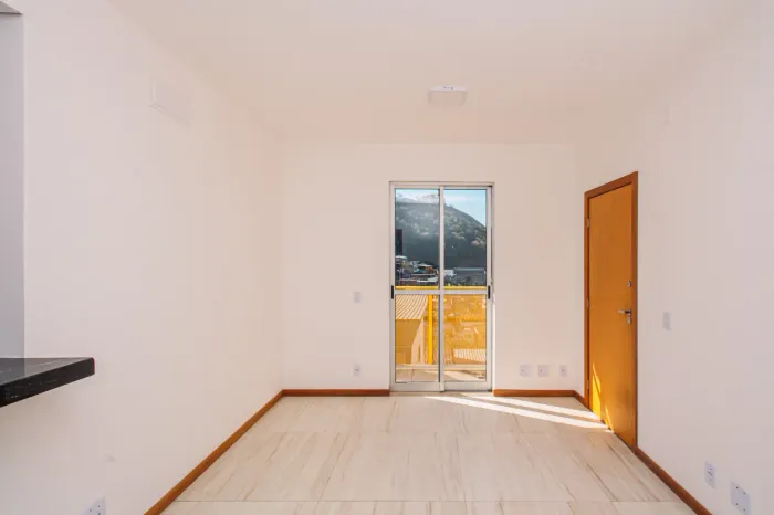 Um quarto e sala com vista, planejados, vaga e varanda para locação