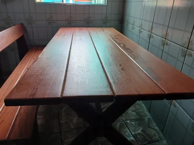 Mesa de madeira semi nova