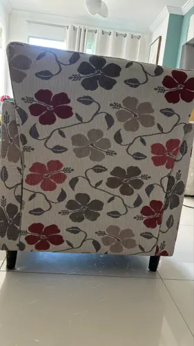 Vendo linda e confortável poltrona