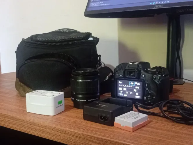 Canon EOS Rebel T3i + Bateria extra e SD 64gb