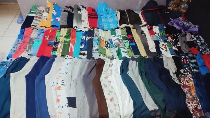 Roupas de inverno de menino tamanho 3 e 4 anos com 74 peças em ótimo estado