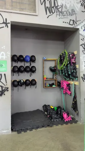 Vendo patins e capacetes usados
