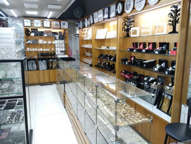 Vitrine loja valor a combinar , aceito troca