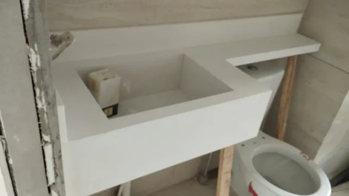 Pia de quartzo branco com Cuba esculpida