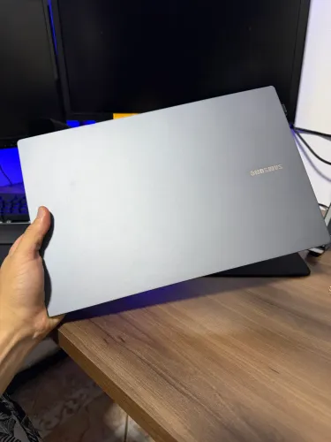 Notebook Samsung Book4