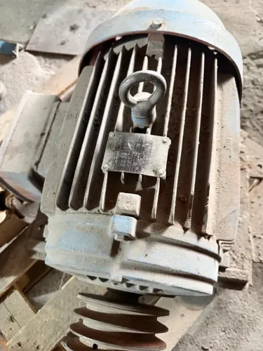 Motor Elétrico WEG 20 CV 15 kW Trifásico Industrial