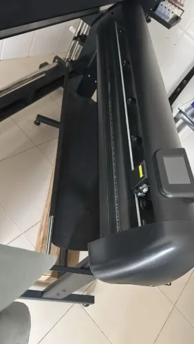 ? PLOTTER CROMA PRO 1;<br>? CROMACUT CAM (máquina de corte;<br>? 45 dias de uso;