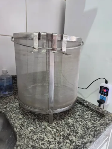 Cesto inox cerveja 30x30 com pés 5cm + 4 suporte - Cesto de Malte, fabricação cerveja