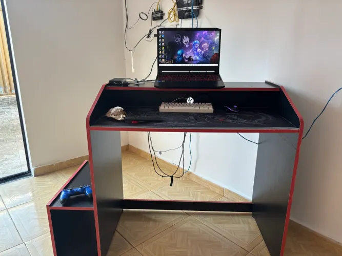 Notebook Gamer com mesa e cadeira 