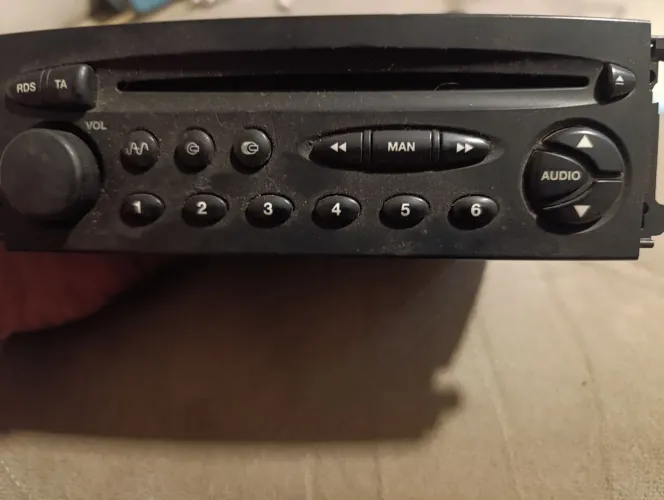 Radio carro Xsara Picasso 2005.