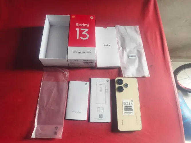 Redmi 13 top