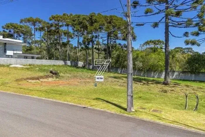 Terreno de condomínio a venda possui 1367m² em Vila Fuck - Piraquara - PR