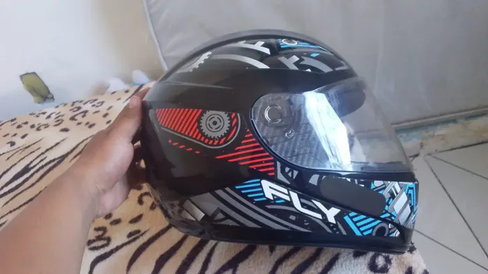 Capacete semi novo
