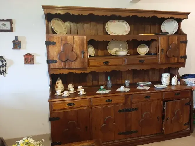 Móvel de sala de Jantar Madeira Maciça (Vinhático)