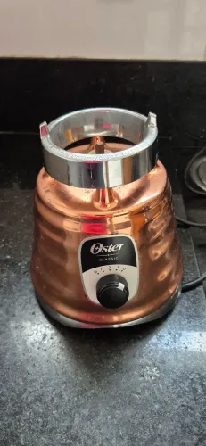 Máquina Liquidificador OSTER 100% (sem o copo de vidro)