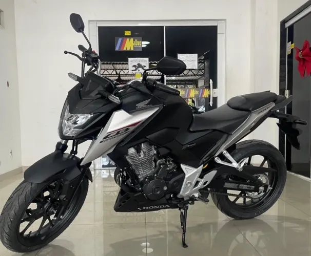 CB 300 F com 3 semana de uso