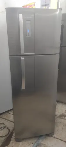 Vendo Geladeira marca Eletrolux Frost free Completa Semi Nova