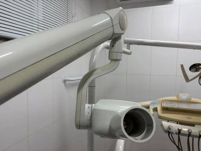 Equipamento Odontológico Gnatus Timex 70 - Coluna Movel
