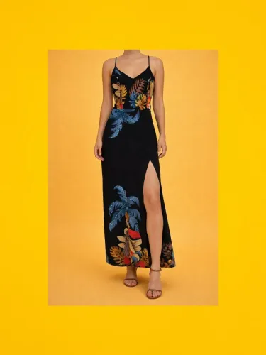 Vestido longo com fenda
