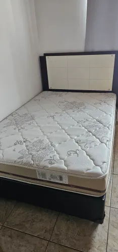Linda cama box casal seminovai com cabeceira.