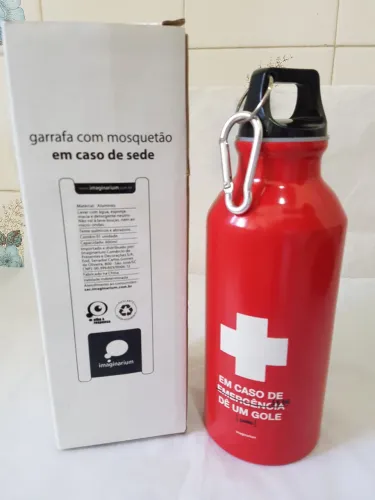 Garrafa alumínio com mosquetão.