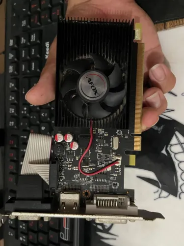AMD Radeon R5 220 Placa de vídeo