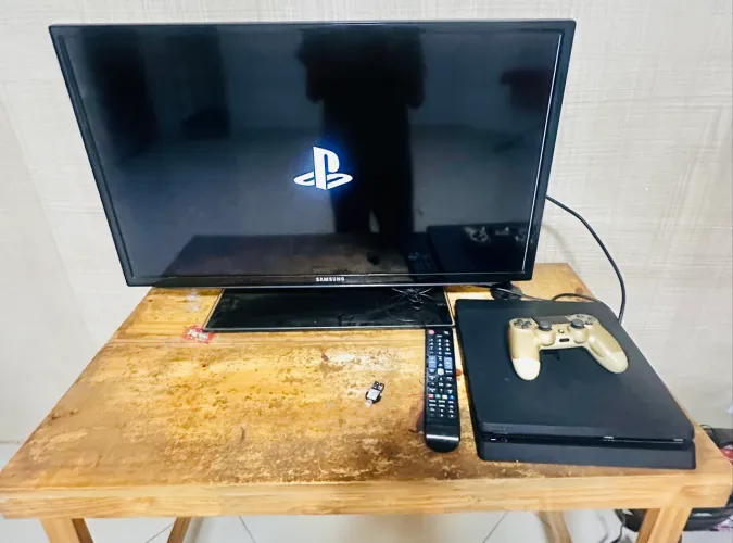 PlayStation 4 Slim 500GB + 2 Controles - Excelente Estado