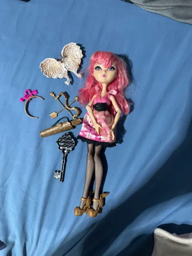 Ever After High Cupido - Reservada (Arthur Dominici)