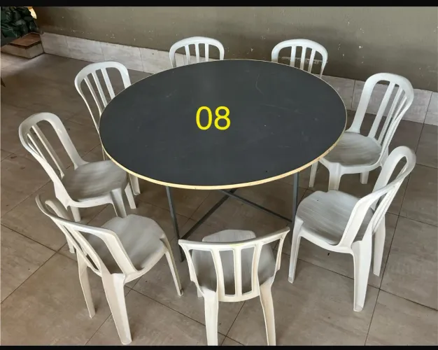 Mesa redonda para 8 cadeiras