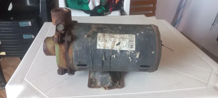 Bomba d'água Schneider 110V 1 CV e meio (Usada)