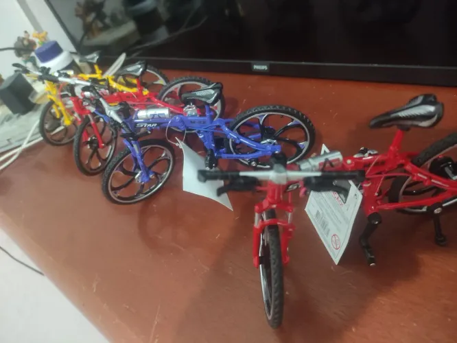 Mini bicicletas várias cores novas completa cada uma custa 60 reais levando duas sai 100