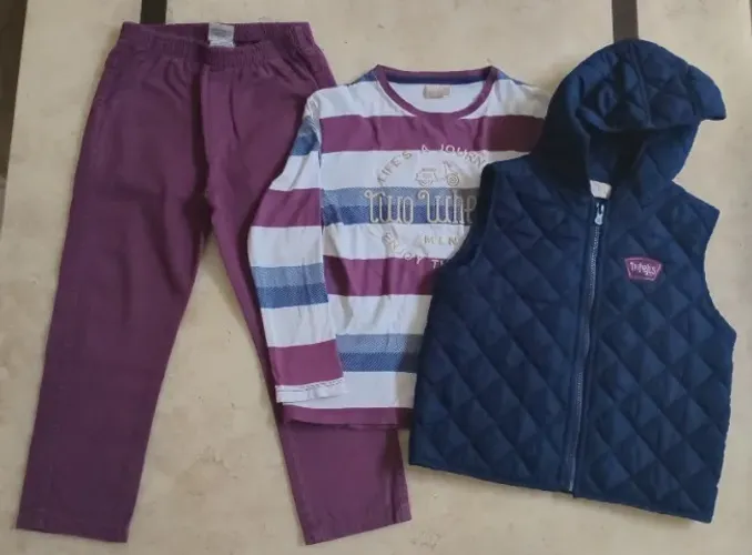 Desapego conjunto tam 6 KYLY Milon Calça roxa + camiseta manga longa + colete com capuz