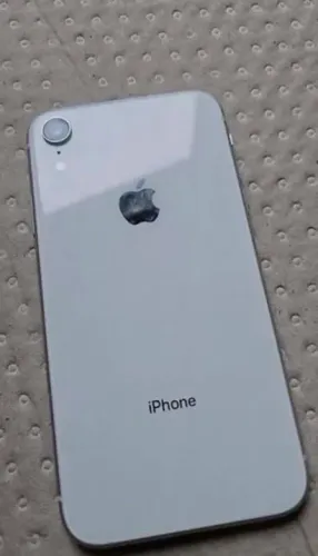 iPhone XR branco, 64 GB usado mas em ótima qualidade