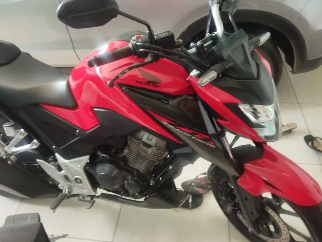 Cb300f ano 2024