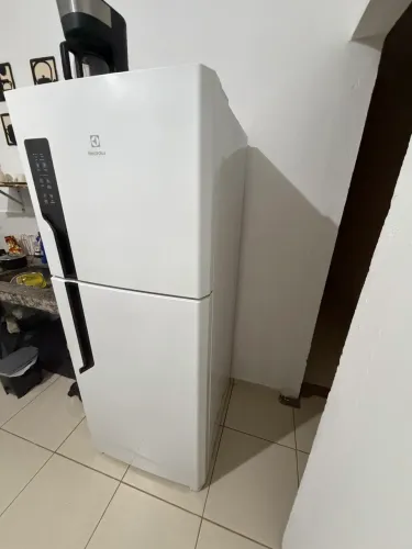 Geladeira Eletrolux 431L