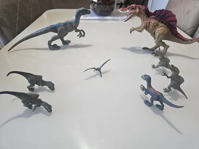 Lote 8 Dinossauros Jurassic World e Outros - Kit Diversão