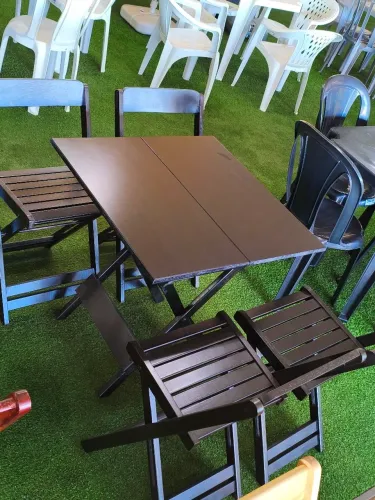 Conjunto de Mesa e Cadeiras de Madeira Dobrável - Reforçada