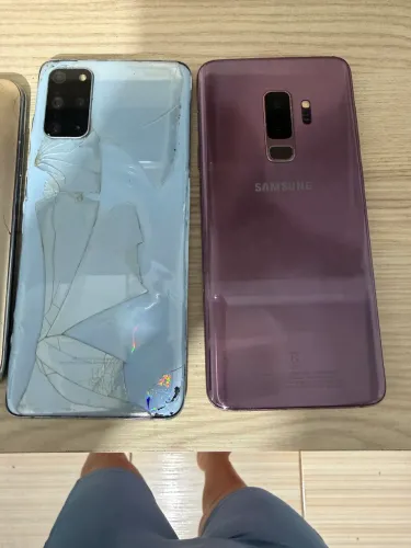 Celular com defeito