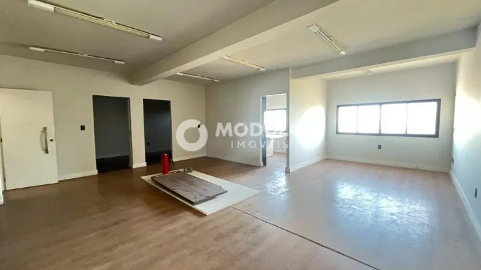 Sala comercial disponível pra locação no bairro Nossa Senhora Aparecida.