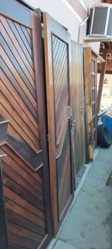Portas e janelas de madeira nobre - Itaúba